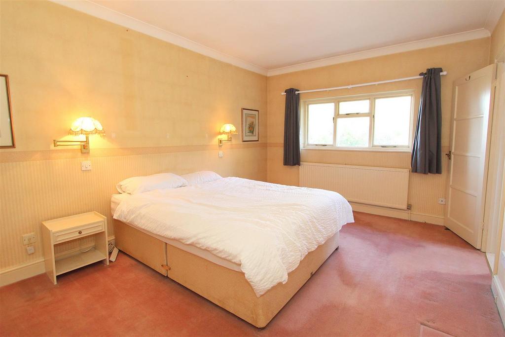 Bed 1.jpg