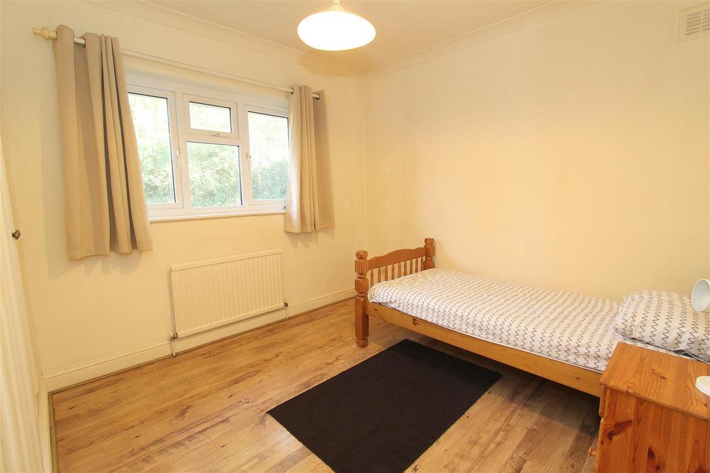 Bed 4.jpg