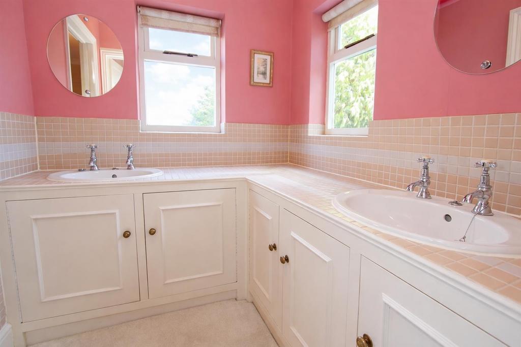 ENSUITE B.jpg