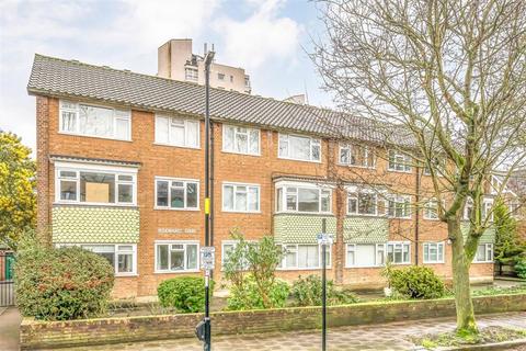 1 bedroom flat for sale, Rodenhurst Road, London SW4