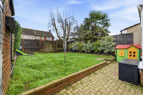 3 bedroom end of terrace house for sale, Acres Gardens, Tadworth, KT20