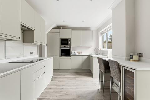 3 bedroom end of terrace house for sale, Acres Gardens, Tadworth, KT20
