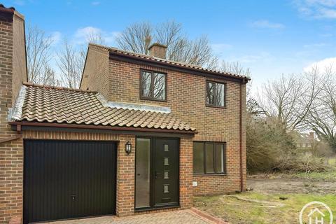 3 bedroom link detached house for sale, Beaumont Davey Close, Faversham