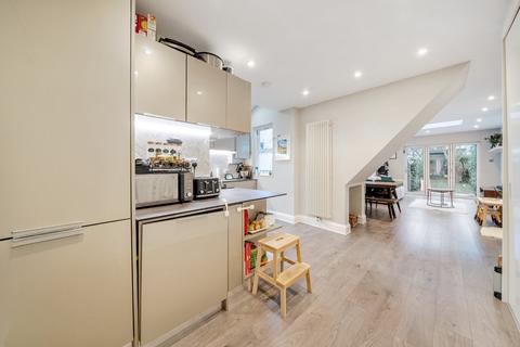 2 bedroom flat for sale, Greswell Street, Fulham, London, SW6