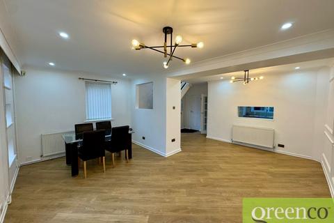 3 bedroom semi-detached house to rent, Woodhall Avenue, Bury M45