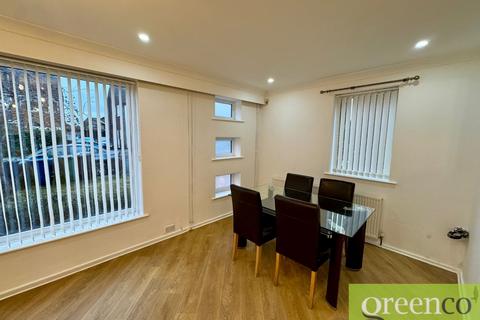 3 bedroom semi-detached house to rent, Woodhall Avenue, Bury M45