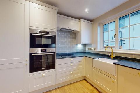 3 bedroom semi-detached house to rent, Luciefelde Road, Shrewsbury