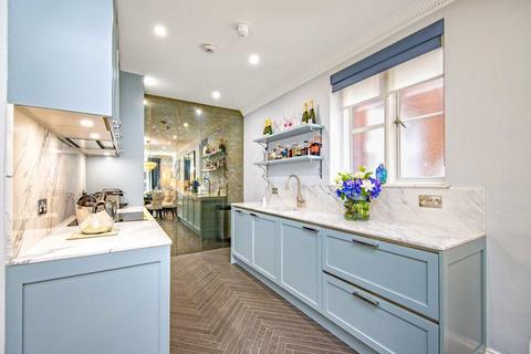 2 bedroom flat to rent, South Audley Street, London W1K
