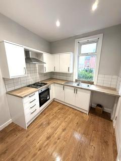 2 bedroom end of terrace house to rent, Berkeley Mount, Leeds LS8