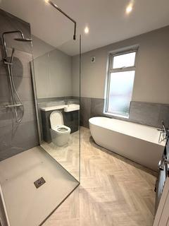 2 bedroom end of terrace house to rent, Berkeley Mount, Leeds LS8