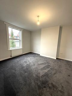 2 bedroom end of terrace house to rent, Berkeley Mount, Leeds LS8
