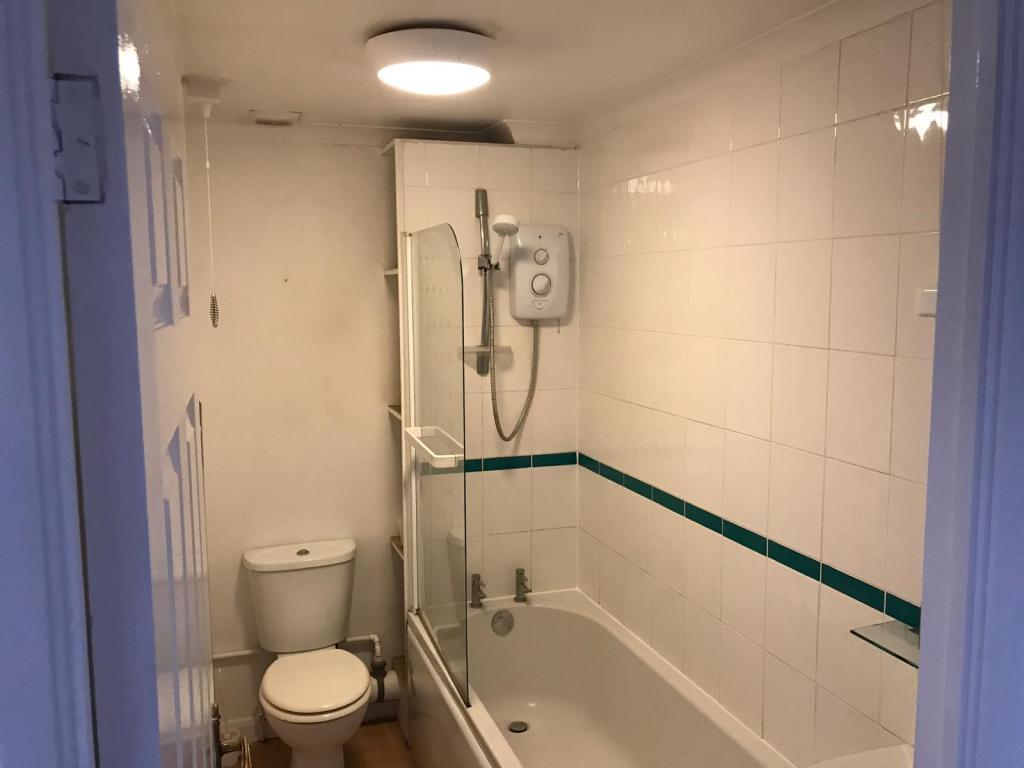 42 CH Bathroom.jpg