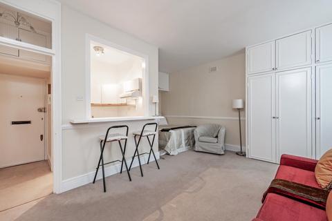 Studio to rent, Hollywood Road, London, SW10