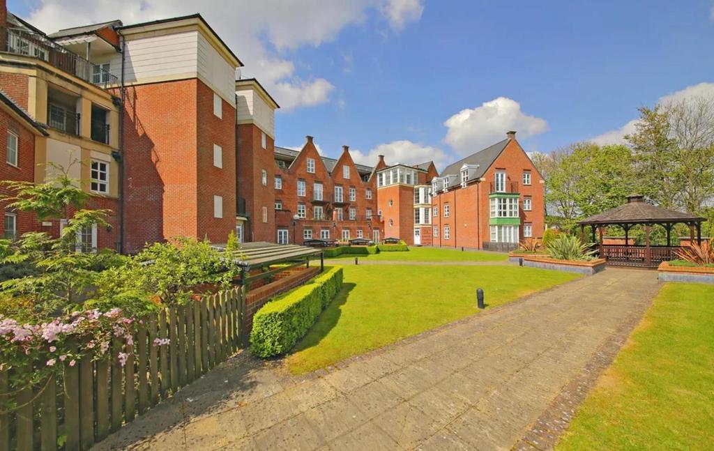 Watling mansions   radlett