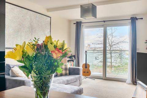 2 bedroom flat for sale, Barge Walk, London, SE10