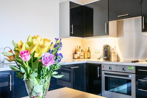 2 bedroom flat for sale, Barge Walk, London, SE10