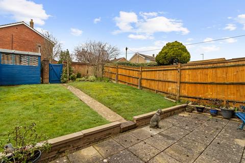 3 bedroom semi-detached house for sale, Downsview Crescent, Uckfield, East Sussex, TN22