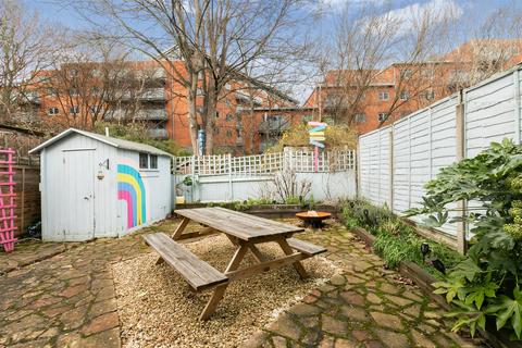 undefined, Runnymede, Colliers Wood SW19