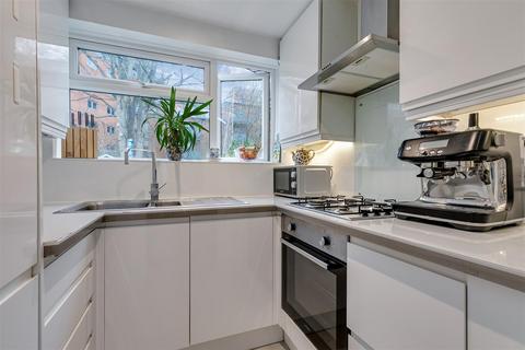 undefined, Runnymede, Colliers Wood SW19