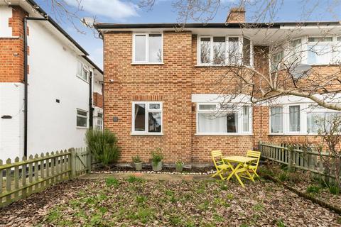 undefined, Runnymede, Colliers Wood SW19