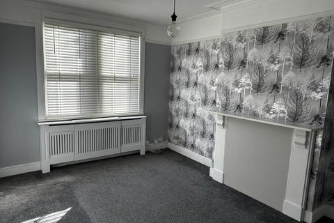 3 bedroom semi-detached house to rent, South Avenue, Southend-on-Sea, SS2