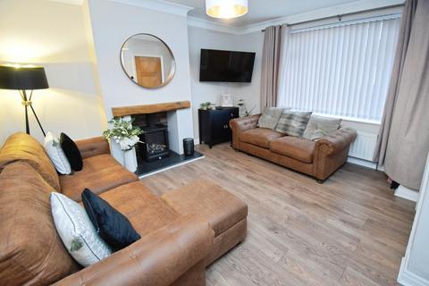 2 bedroom semi-detached house for sale, Lynden Avenue, Bradford BD18