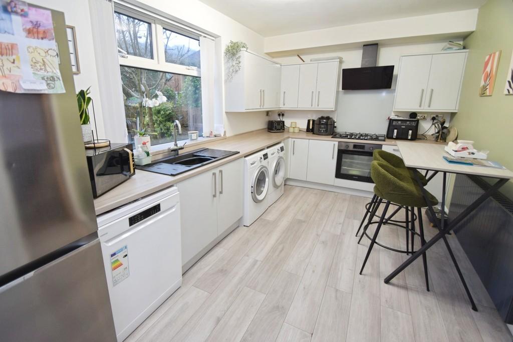 E56b75cc-Kitchen