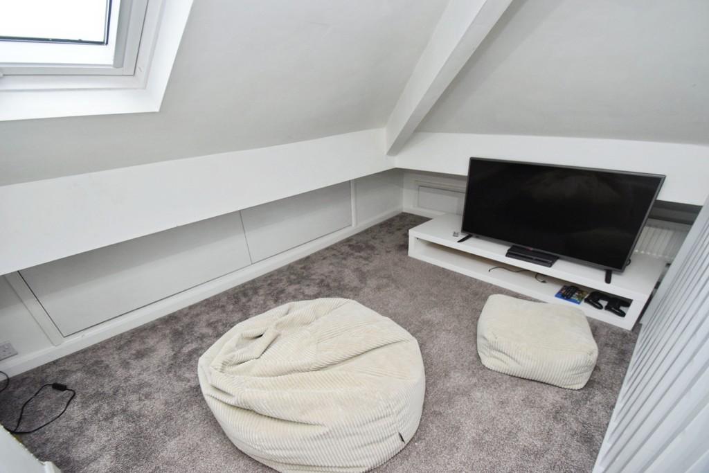9bb85e1d-Attic 20room