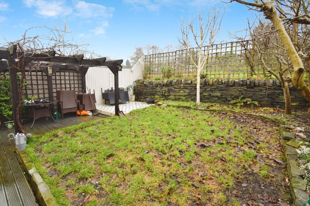 B935b617-Garden 201