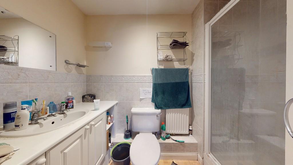 En-Suite - Angle 1