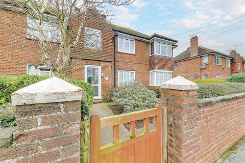 High Street, Tarring, BN14