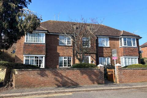 High Street, Tarring, BN14
