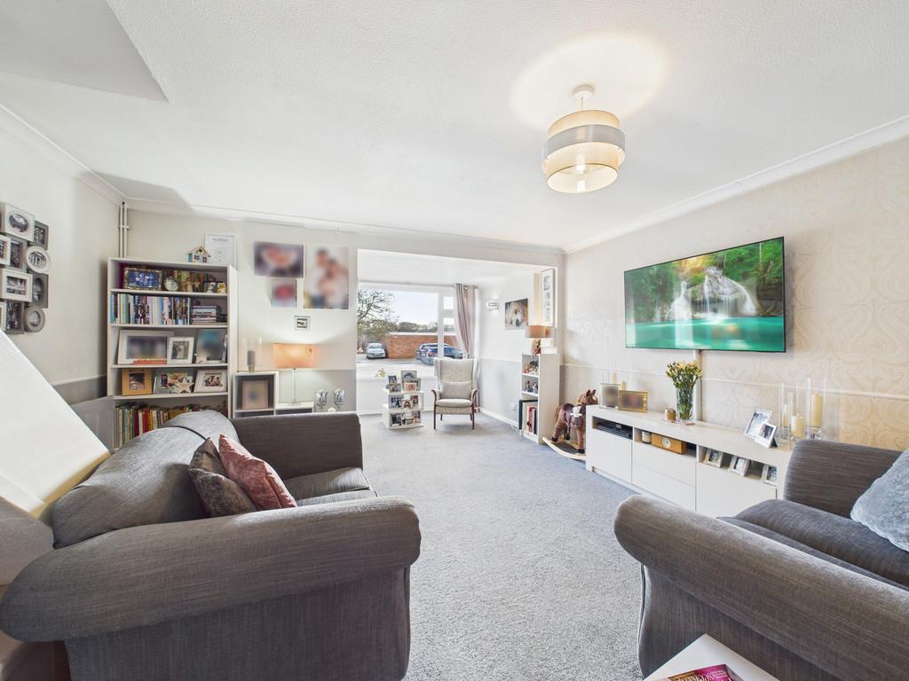 Living room to front