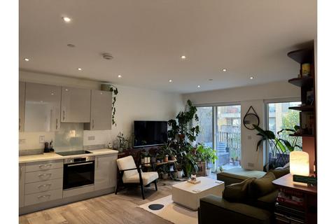 1 bedroom apartment for sale, Cleevedale Place, London, SW4