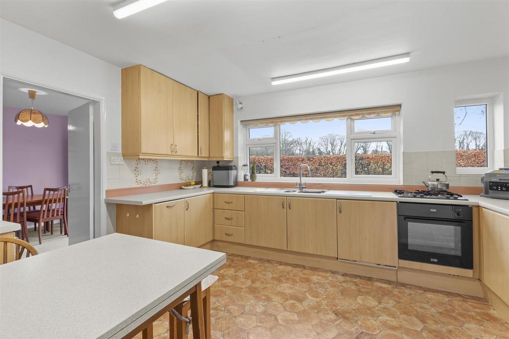 7 Lowlands Crescent, HP15 6 EG-11.jpg