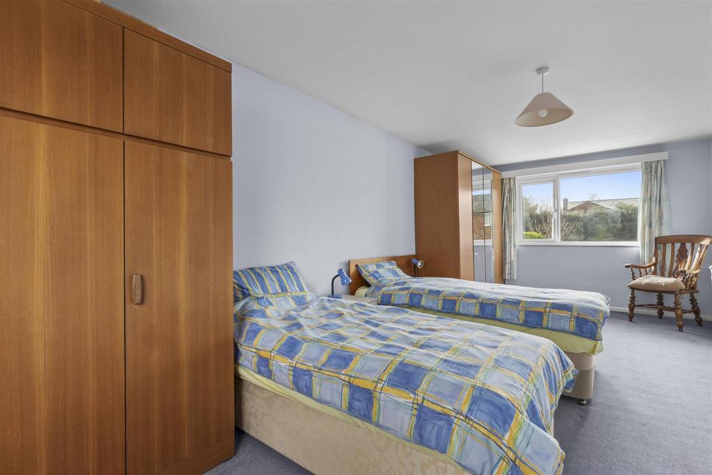 7 Lowlands Crescent, HP15 6 EG-5.jpg