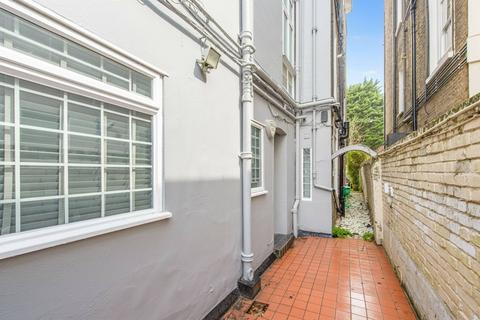 3 bedroom flat to rent, Belsize Park Gardens, Belsize Park, London, NW3