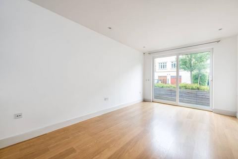 2 bedroom flat to rent, Woodman Mews, Richmond, TW9