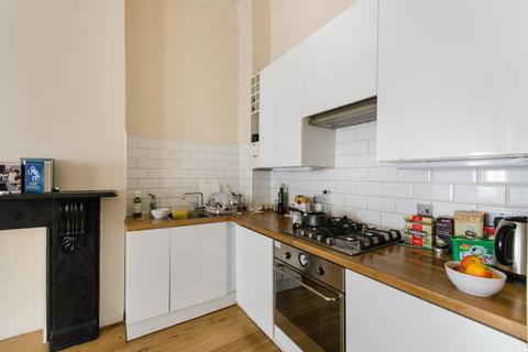 Studio to rent, Sutherland Avenue, Maida Vale, London, W9