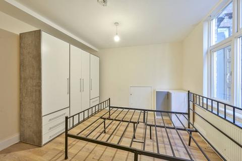 1 bedroom flat to rent, Durnsford Road, Southfields, London, SW19