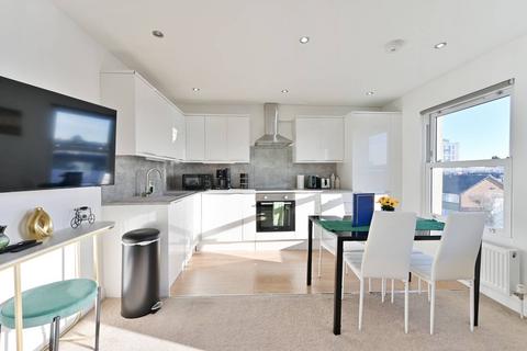 2 bedroom flat to rent, Kingston Road, South Wimbledon, Wimbledon, SW19
