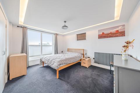 3 bedroom flat for sale, Osiers Road, Putney, London, SW18