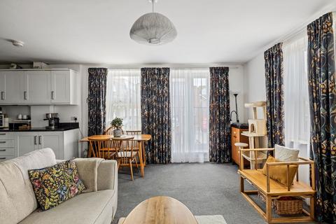 2 bedroom apartment for sale, Lyons Crescent, Tonbridge TN9