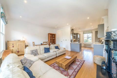 3 bedroom maisonette for sale, Brussels Road, London SW11