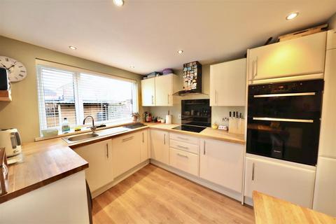 3 bedroom semi-detached house for sale, Silverdale Road, Hull