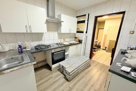 4 bedroom terraced house to rent, Bushway, Dagenham RM8
