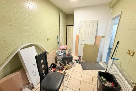 4 bedroom terraced house to rent, Bushway, Dagenham RM8