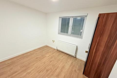 4 bedroom terraced house to rent, Bushway, Dagenham RM8