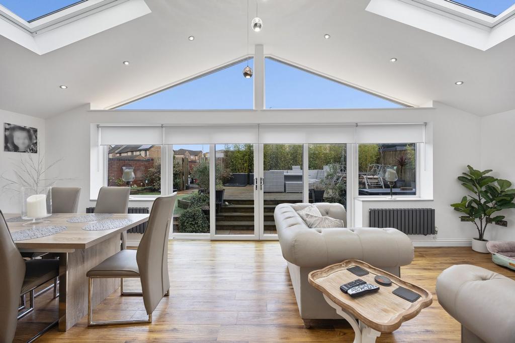 Extended living &amp; dining