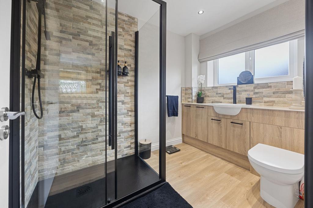 En-suite to master